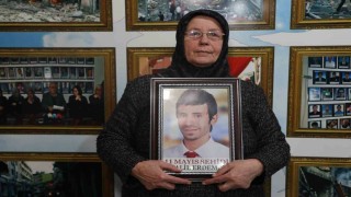 Reyhanlı saldırısında evladını kaybeden anne: Katiller hapiste yatarak gün geçirmesin, onun yerine idam istiyorum