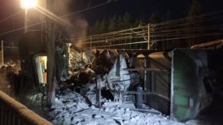 Rusyada yolcu treni ile yük treni kafa kafaya çarpıştı: 14 yaralı