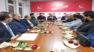 Saadet Partisinden aile değerlerine vurgu: Eşlere çiçek sürprizi