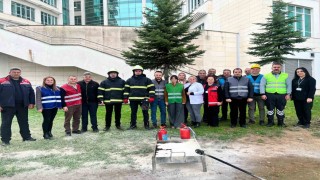 Sağlık çalışanlarına yangın tatbikatıyla can güvenliği eğitimi verildi