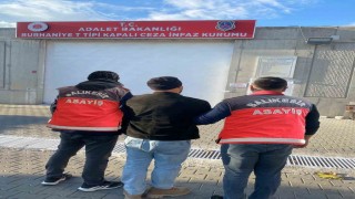 Sahte banka kartı ve kredi kartı üreten şahıs Ayvalık polisinden kaçamadı