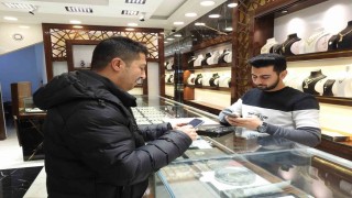 Sahte dolar iddiaları vatandaşları altına yönlendirdi