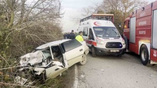 Sakaryada feci kaza: Otomobil hurdaya döndü, anne ve oğlu hayatını kaybetti