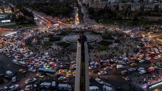 Şamda Esad rejiminin devrilmesi trombon ve trampetlerle kutlandı