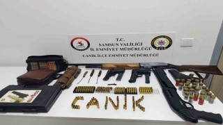 Samsunda bir evde çok sayıda silah ve mühimmat ele geçirildi