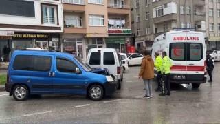 Samsunda iki ticari araç çarpıştı: 1 yaralı