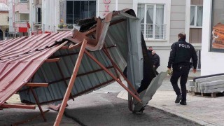 Samsunda şiddetli lodostan çatılar uçtu