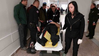 Samsunda şüpheliyi kovalarken çatıdan düşen polis yaralandı