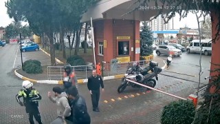 Sancaktepede kasksız motosikletli polisin burnunu kırdı