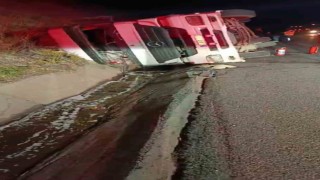 Şanlıurfada akaryakıt yüklü tanker devrildi