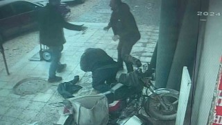Şanlıurfada bir kişinin pompalı tüfekle vurulma anı kamerada
