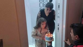 Şehit kızına babasının meslektaşları polislerden yürek ısıtan doğum günü kutlaması