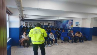 Selendili öğrencilere trafik eğitimi verildi