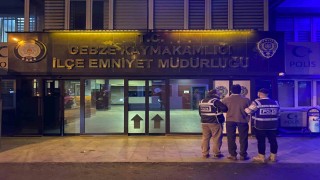 Sevinen Suriyelilerin önünü kesmişti, gözaltına alındı