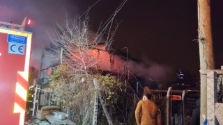 Sigortadan çıkan yangın müstakil evi küle çevirdi