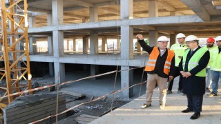 Siirt Valisi Kızılkaya, 500 yataklı yeni Devlet Hastanesinde incelemelerde bulundu