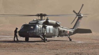 Siirtte askeri helikopter minik bebek için havalandı
