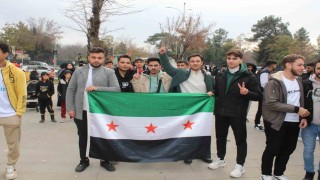 Siirtteki Suriyeliler, Esed rejiminin düşüşünü kutladı