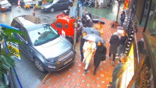 Şişlide yolda yürüyen kadının telefonunu böyle çaldı