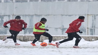 Sivasspor, yoğun kar altında çalıştı
