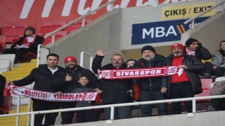 Sivassporlu taraftarlar maça yoğun ilgi gösterdi
