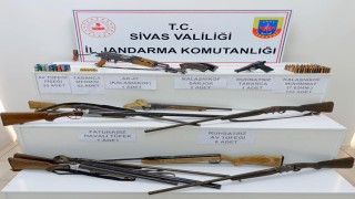 Sivasta baskın yapılan evden cephanelik çıktı