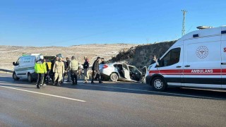 Siverekte duvara çarpan otomobilin sürücüsü hayatını kaybetti