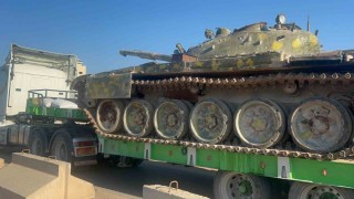 SMO, Esad rejiminden ele geçirdiği tankları karargahına sevk ediyor