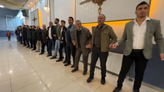 Şoförler halay çekerek günlerini kutladı