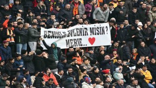 Stadyumda sürpriz evlilik teklifi