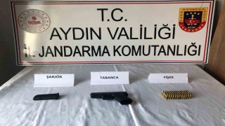 Şüphe üzerine durdurulan araçta silah ele geçirildi