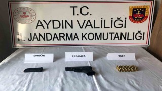 Şüpheli hareketleri ele verdi