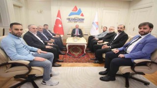 Suriye uyruklu akademisyenlerden AİÇÜ Rektörü Prof. Dr. Karabuluta teşekkür ziyareti