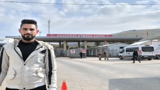 Suriyeliler 2025e memleketlerinde girmek için yılın son günü geçişlerini sürdürüyor
