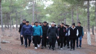 Tahmazoğlu gençlerle yürüyüş yaptı