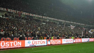 Taraftarıyla rekor kıran Eskişehirspor, liderlik koltuğuna oturdu
