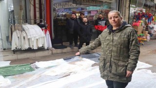 Tarihi çarşıdaki su ve çamura ‘halı ve perdeli çözüm