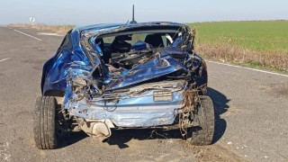 Tarlaya uçan otomobilin sürücüsü hayatını kaybetti