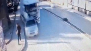 Tarsusta bir kişinin yaralandığı kaza güvenlik kamerasına yansıdı