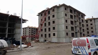 Tavşanlıda TOKİ inşaatında vinç kazası: 1 yaralı