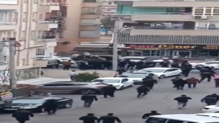 Taziye evi önünde bıçaklı kavga: 2 yaralı
