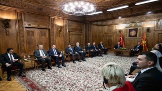 TBMM Başkanı Kurtulmuş, Kuzey Makedonya Meclisinde resmi törenle karşılandı
