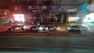 Tek şeritli yolda 3 aracın karıştığı zincirleme kaza trafiği kilitledi