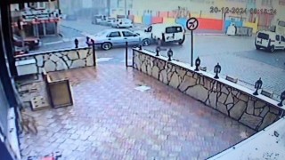 Tekirdağda iki aracın çarpıştığı kaza kamerada