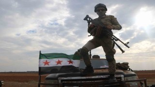 Tel Rıfatta Suriye Milli Ordusuna katılan Suriyeli gençler: Gelin, bizimle birlikte savaşın