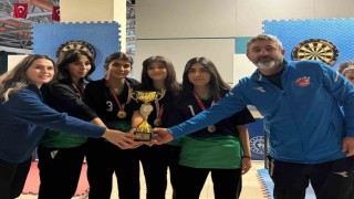 Tercan Anadolu Lisesi kız dart takımı birinci oldu