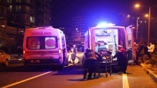Ters şeritten geldi, kırmızı ışıkta bekleyen otomobile böyle çaptı