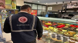 Ticaret Bakanlığı ekipleri İzmirde market ve pastaneleri denetledi