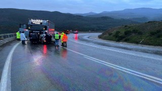 Tır ile otomobil kafa kafaya çarpıştı: 1 ölü, 2 yaralı