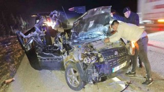 Tıra arkadan çarpan otomobilde ikisi bebek 5 kişi yaralandı